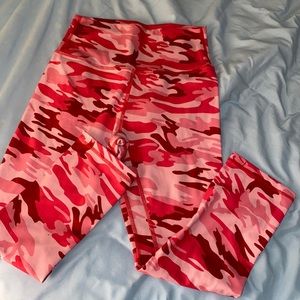 TYC size XS scrunch pink camo leggings